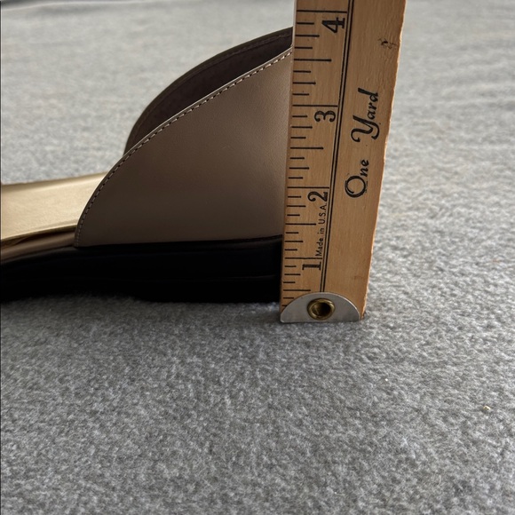 NEW Mootsies Tootsies Women's Neutral Beige Flats 9 - Picture 8 of 9